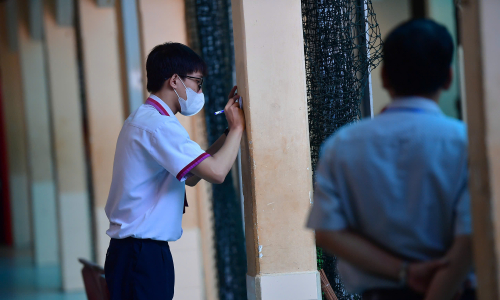 11 candidates used phones, materials during high school graduation math exam