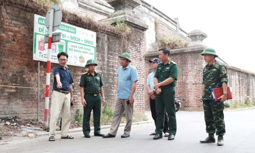 Hue verifying information about bomb crater burying 15 martyrs