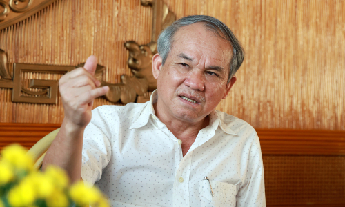 Mr. Duc sponsors Lao football team