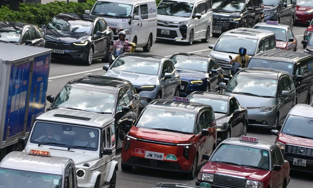Gig drivers cut hair, sell goods in cars due to low passenger numbers