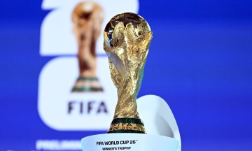 How to correctly pronounce 'World Cup' in English?