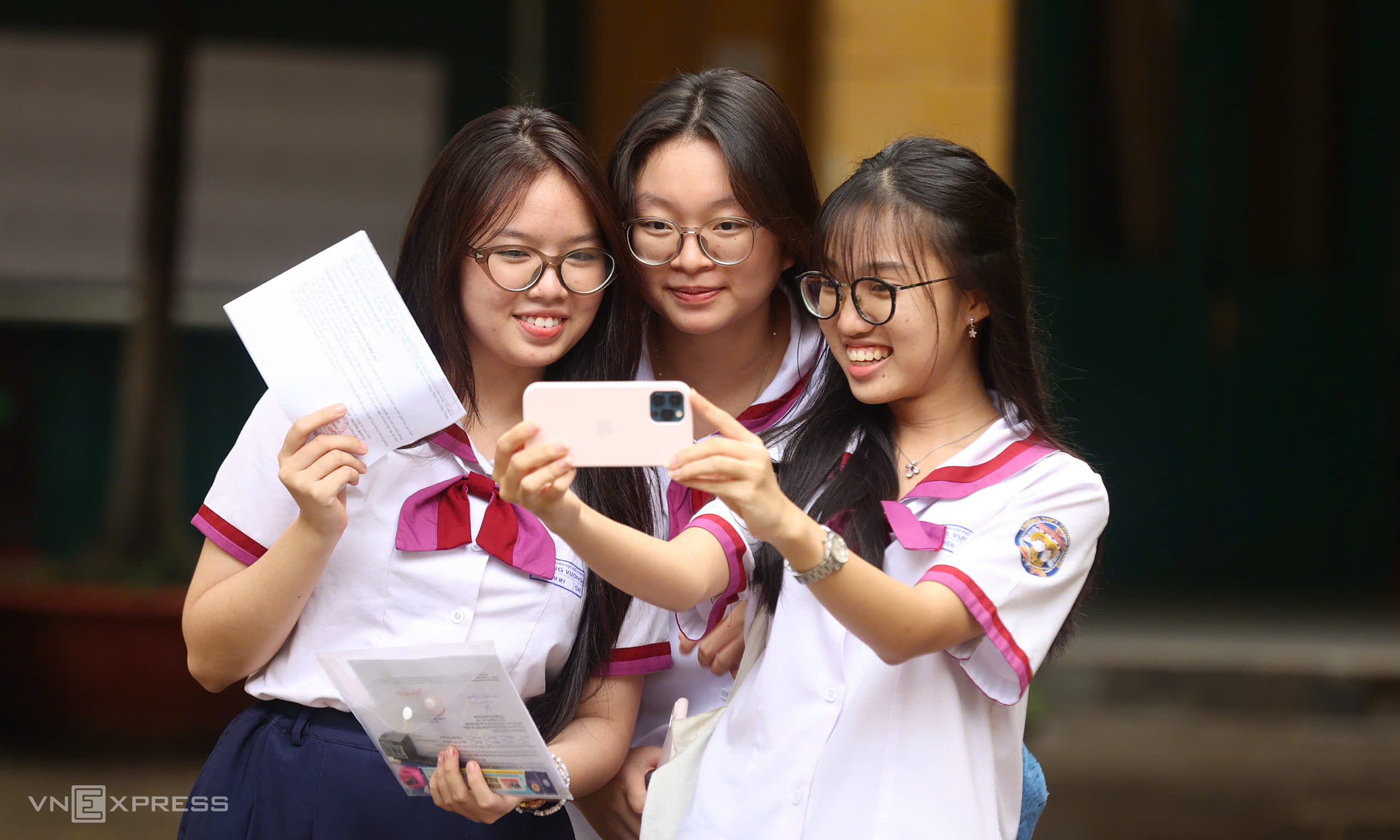 Over 1,2 million candidates begin record-breaking exam