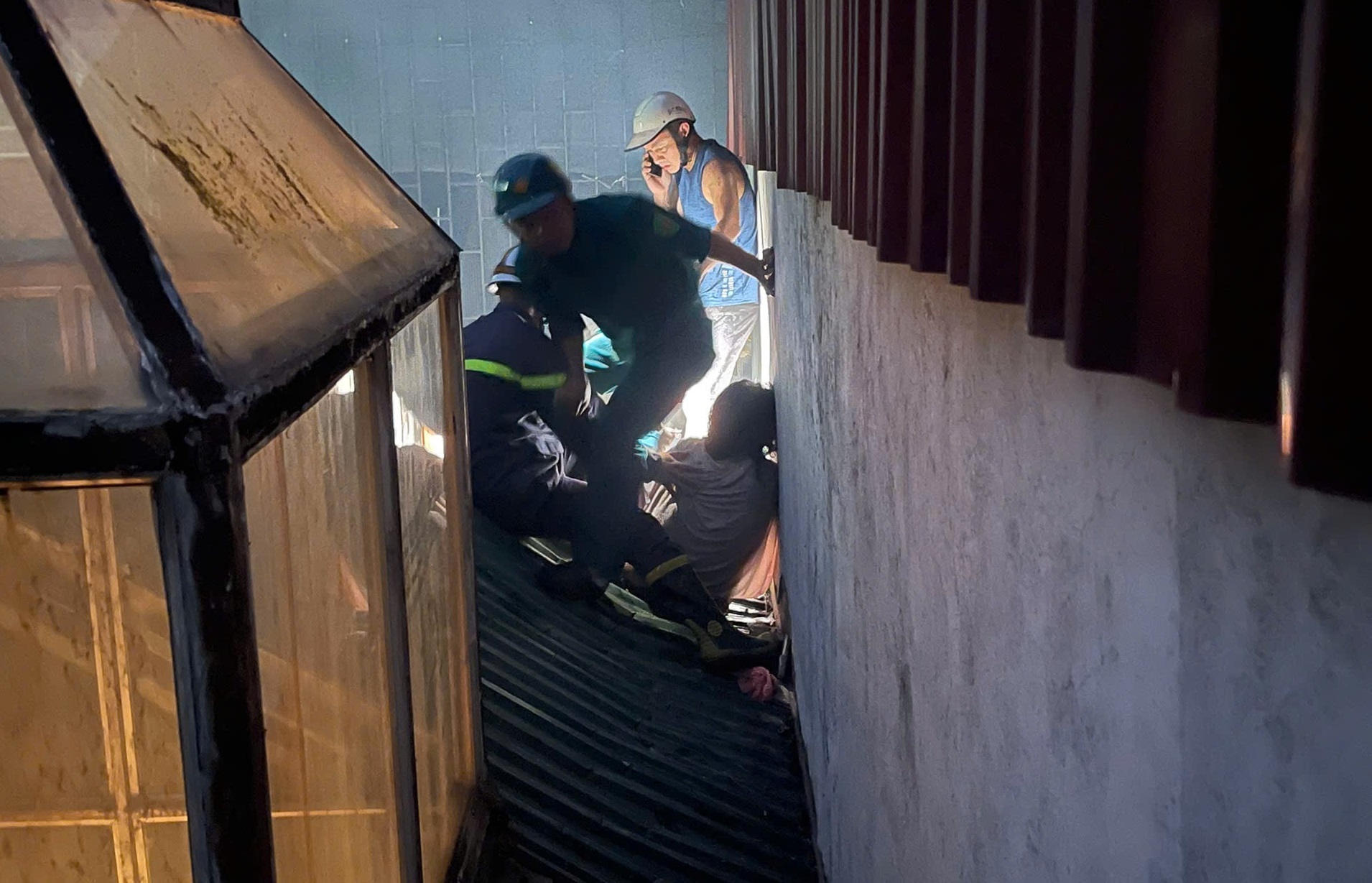 Police breach 'tiger cage' to rescue four people from fire