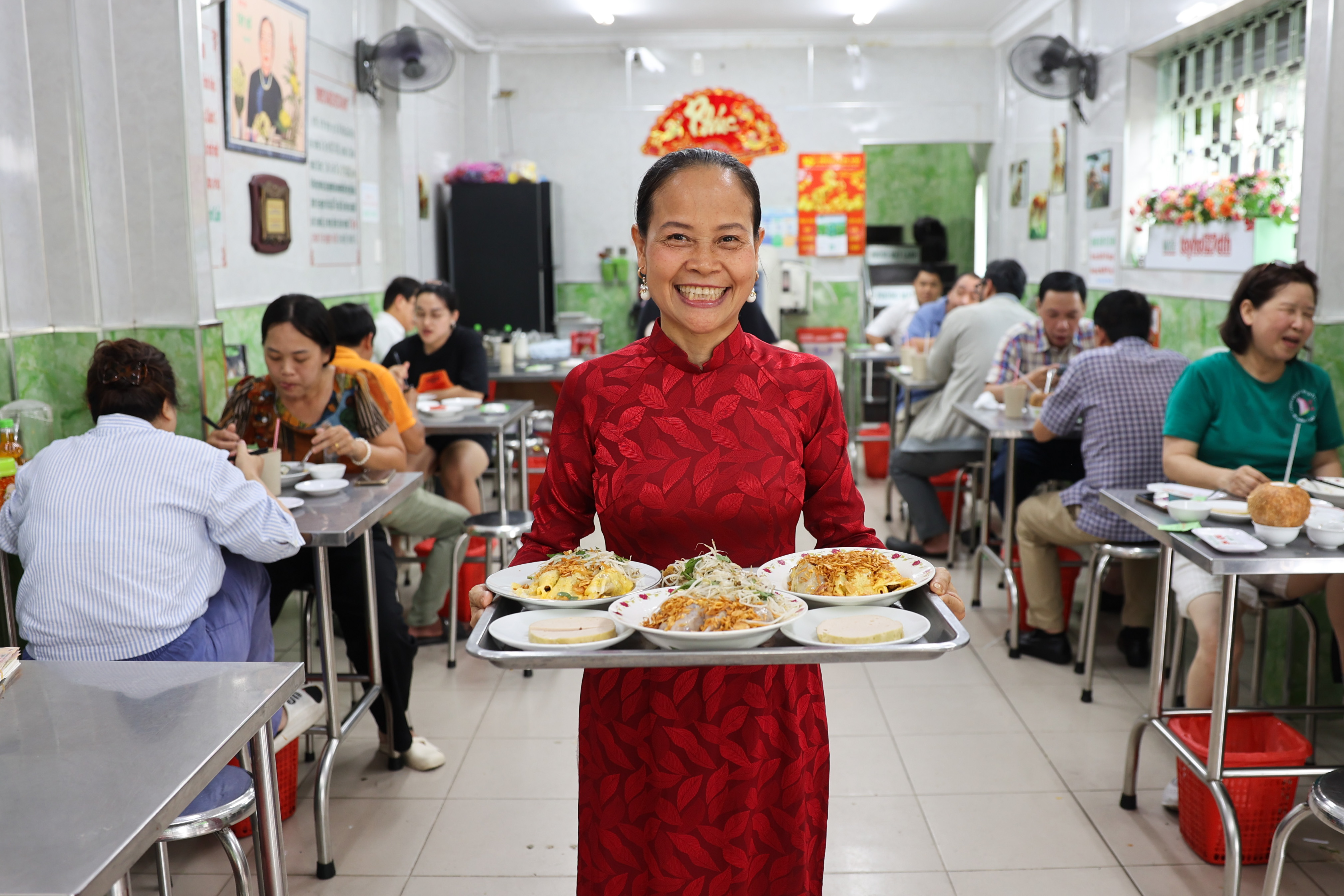 65-year-old banh cuon eatery honored by Michelin for 'good food, affordable prices'