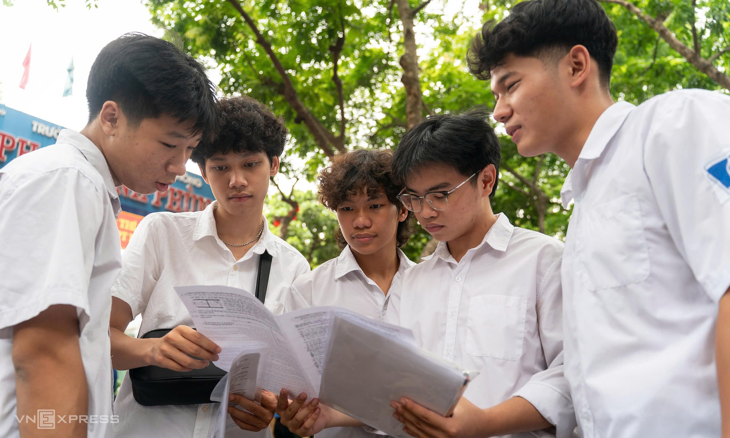 Detailed solutions for the 2026 national high school graduation exam physics paper