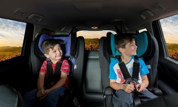 How to legally install child seats in a 5-seater car for a family with three children?