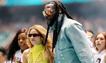 Shakira and a series of artists perform at the World Cup opening