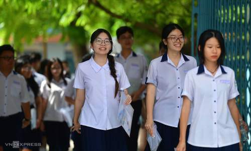 English exam 'difficult to choose answers', candidates not easily scoring 8