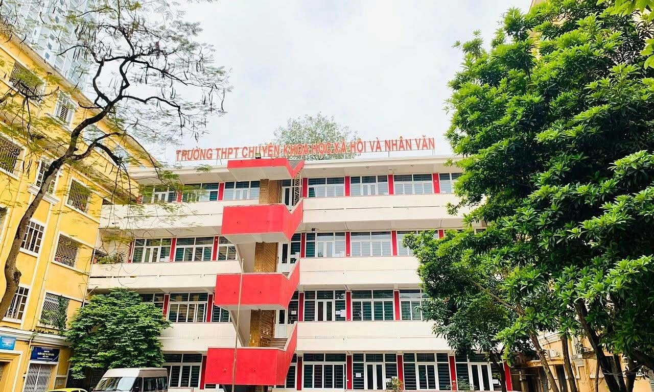 High school for gifted students in social sciences and humanities announces highest grade 10 cut-off score at 43,31