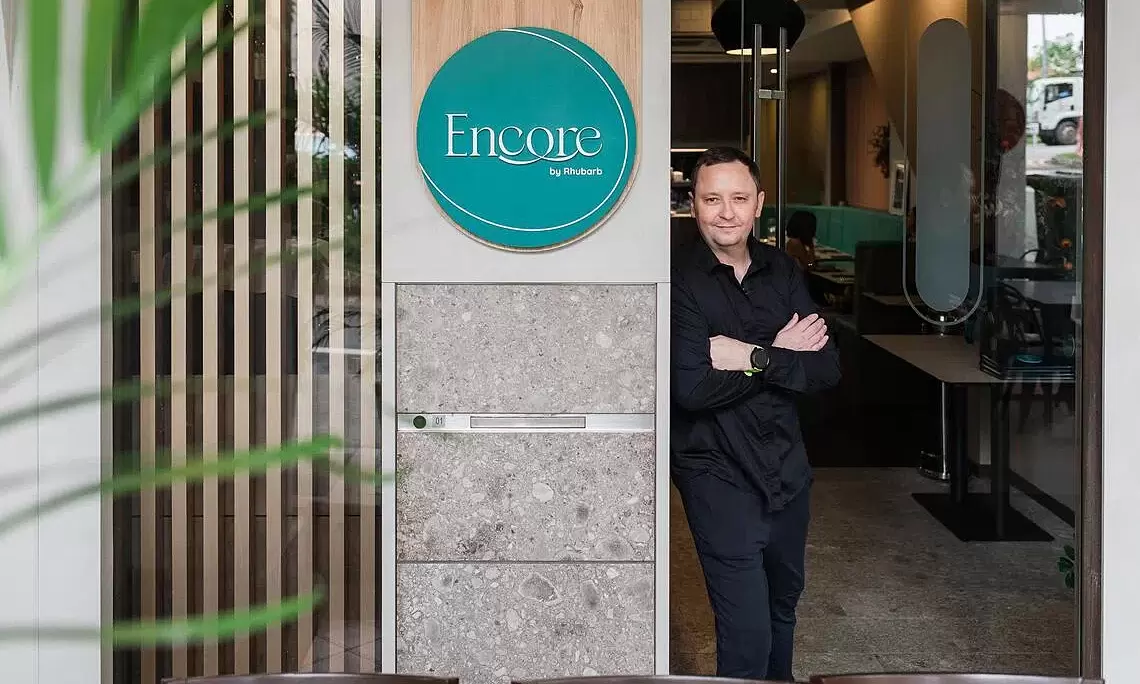 Thousands of restaurants close in the world's second-richest country due to low patronage
