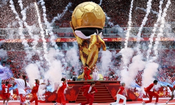Giant world cup 'deflates' at opening ceremony