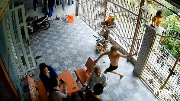 Man locks up, threatens female judge and court clerk with knife