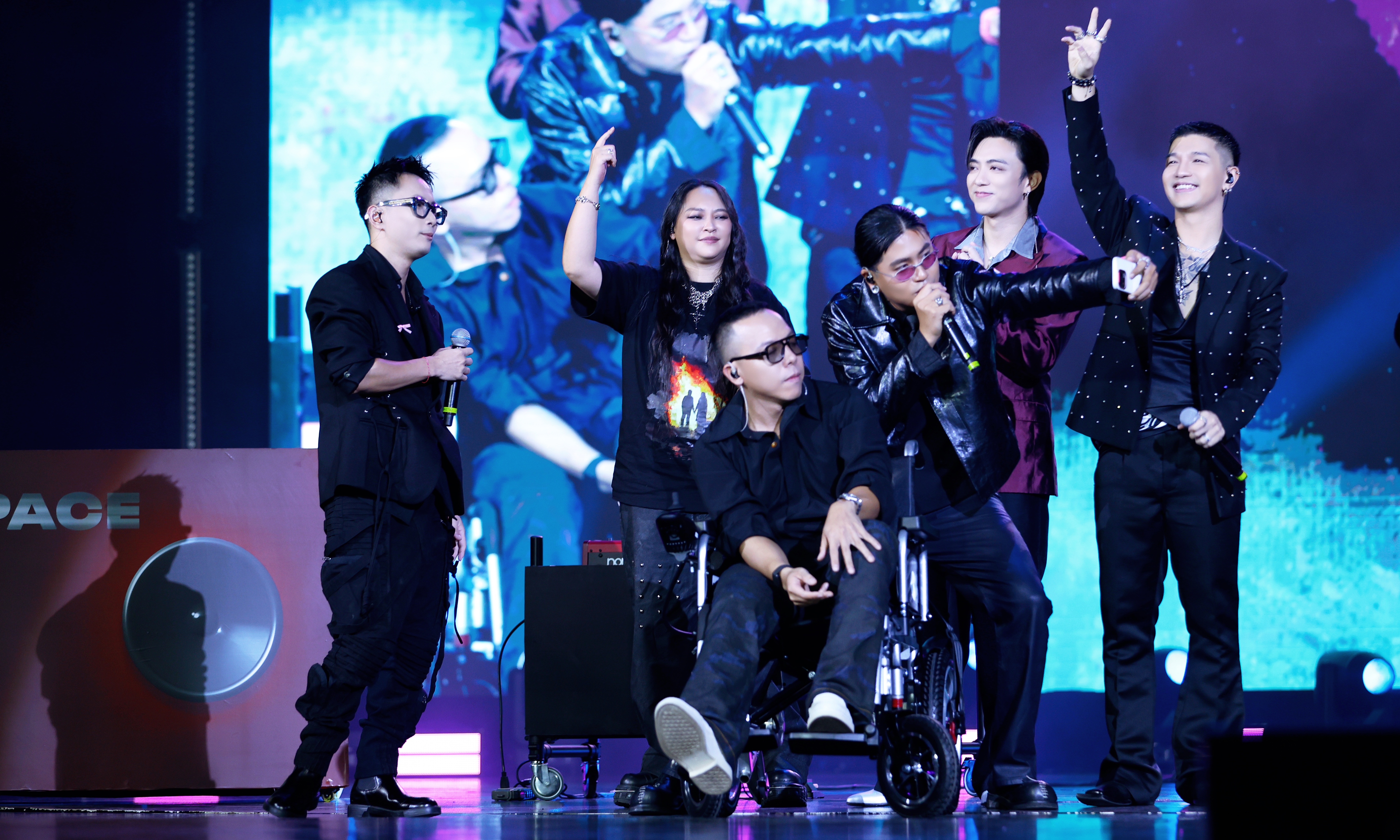 Touliver performs in wheelchair at SpaceSpeakers concert