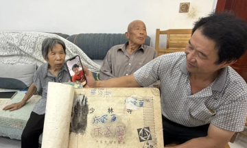 Deaf twin brother found after 35 years thanks to a scar