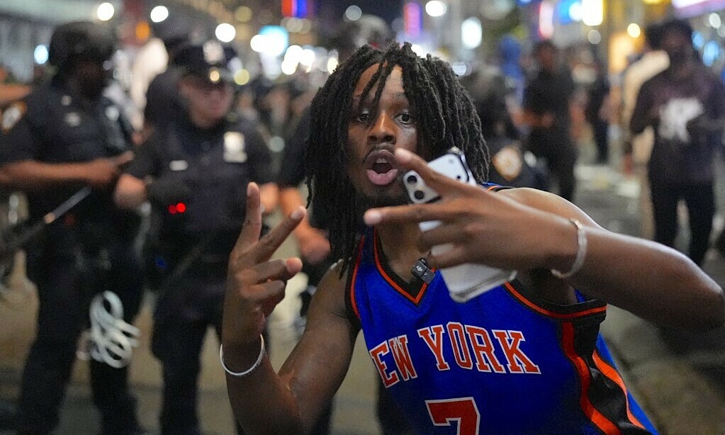 Basketball fever overshadows World Cup buzz in New York