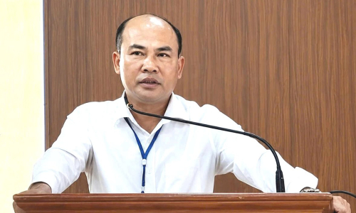 Former commune chairman arrested on bribery charges