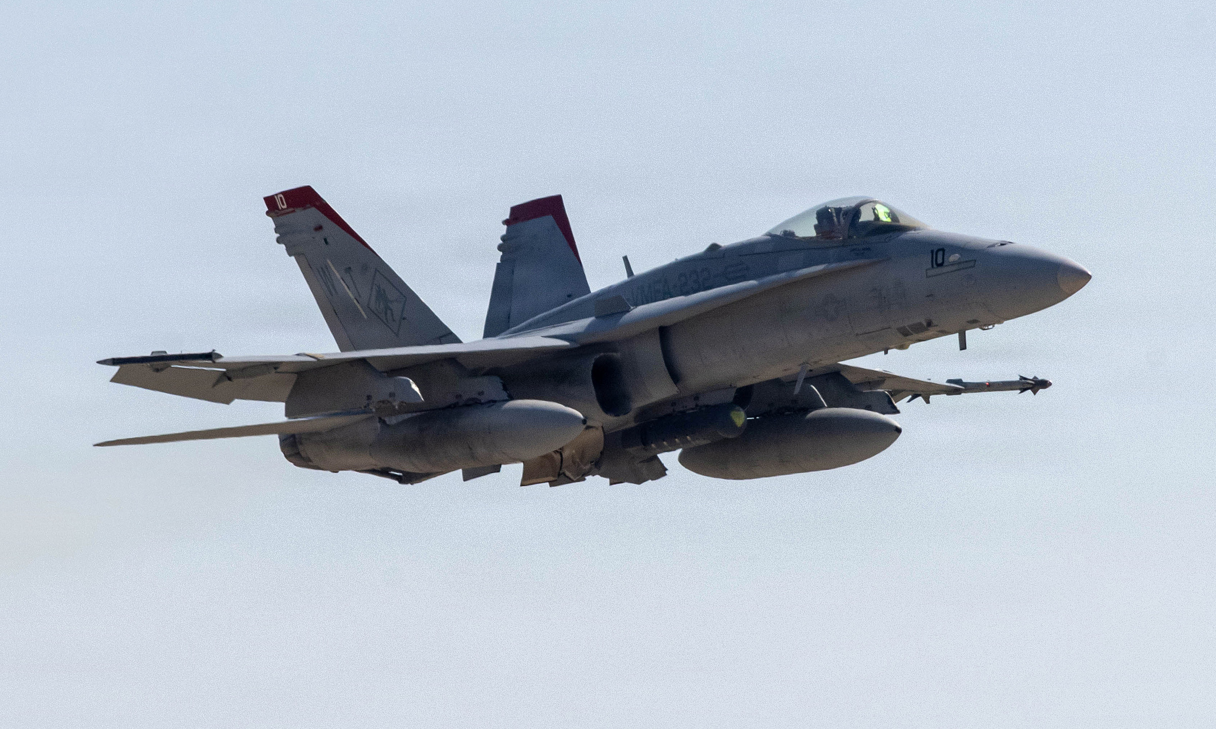 U.S. fighter jet crashes into mountain, sparks wildfire