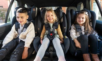 Tips to help children cooperate when using car seats