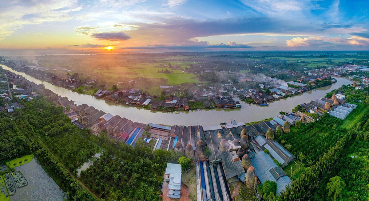 Century-old red pottery village in Vinh Long risks shutdown due to clay shortage