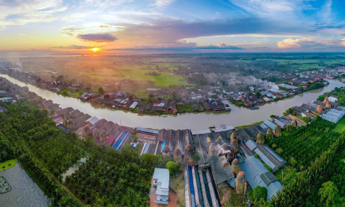 Century-old red pottery village in Vinh Long risks shutdown due to clay shortage