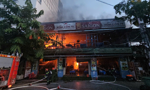 Fire at Nha Trang seafood restaurant: over a dozen customers flee