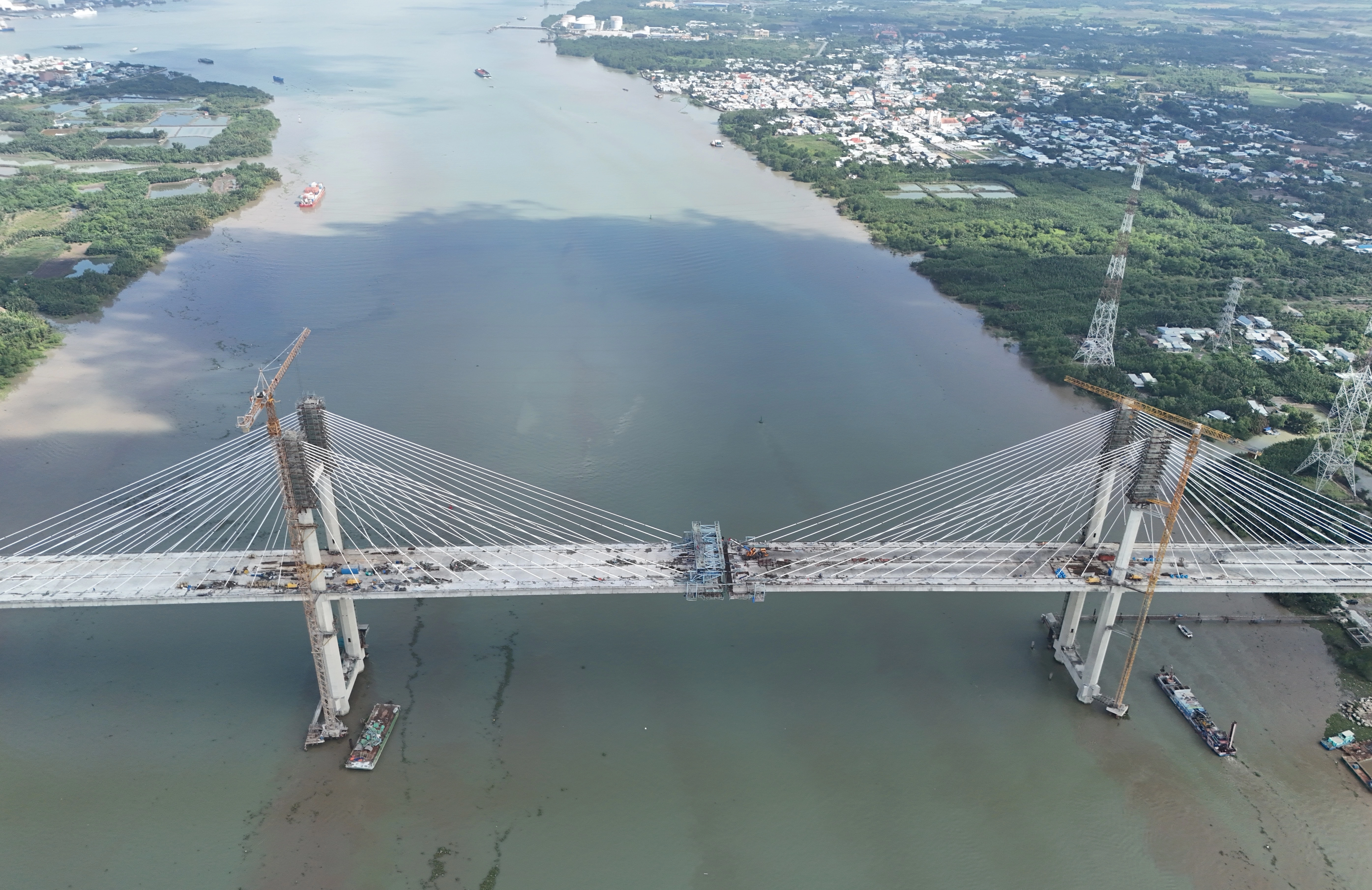 Vietnam's highest cable-stayed bridge set for September completion