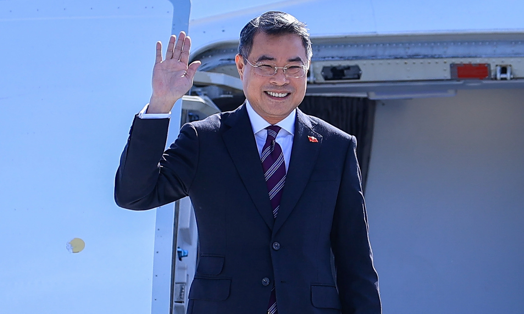 Prime Minister Le Minh Hung arrives in Russia