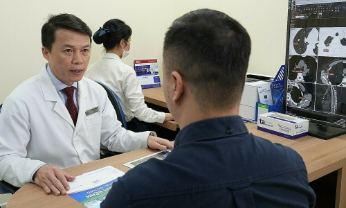 When do cancer patients need combined chemoradiation therapy?