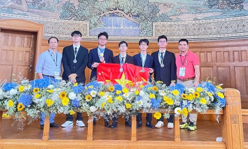 All 5 Vietnamese students win medals at European Physics Olympiad