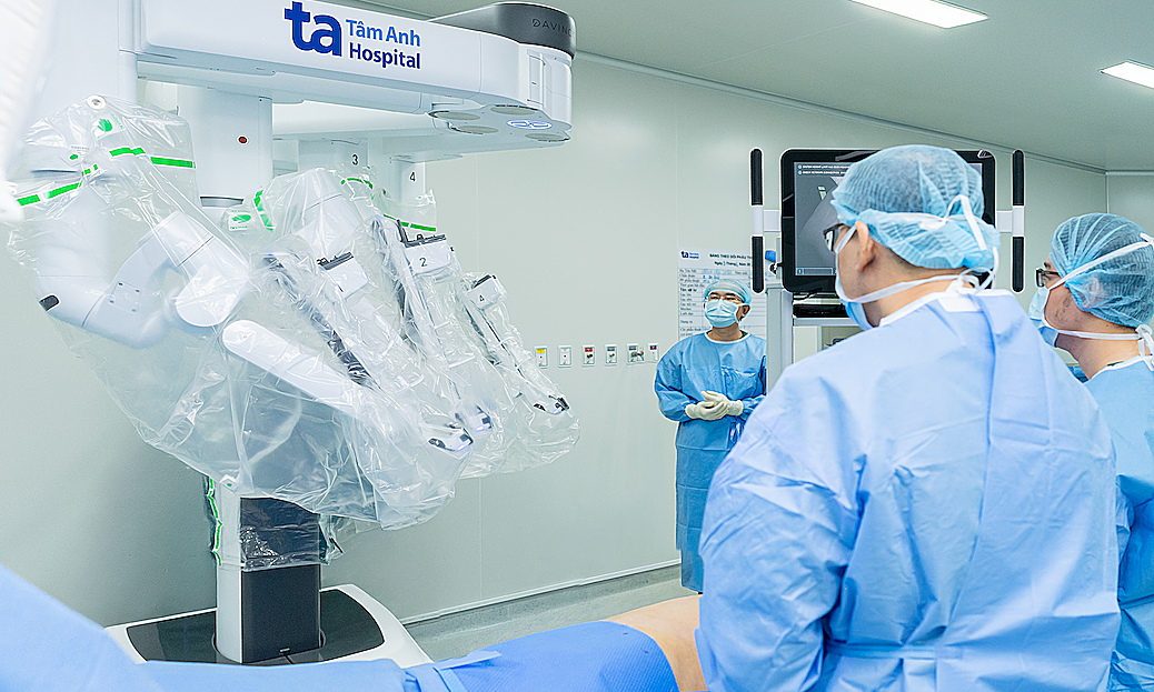 Robot-assisted surgery removes 50 cancerous lymph nodes from woman