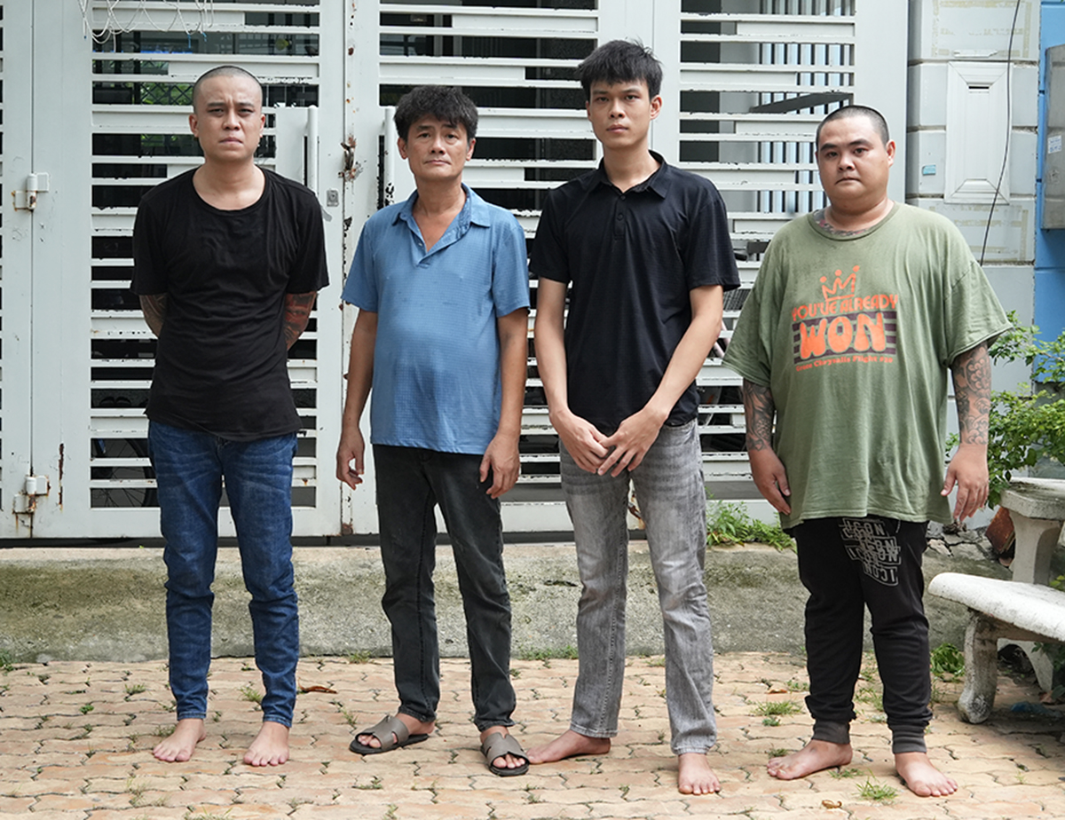 Man and accomplices arrested for threatening neighbors with weapons