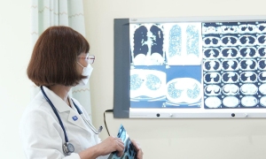 Preventing pulmonary tuberculosis transmission when living with an infected person