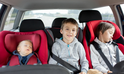 Solutions for installing safety seats in 5-seater cars for large families