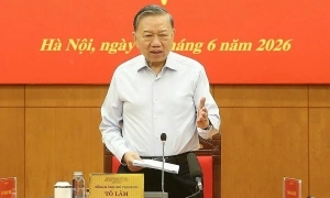 Replacing incompetent officials with signs of corruption