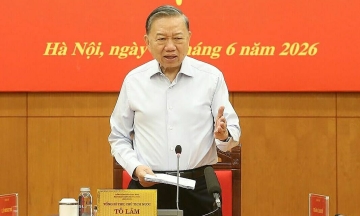 Replacing incompetent officials with signs of corruption