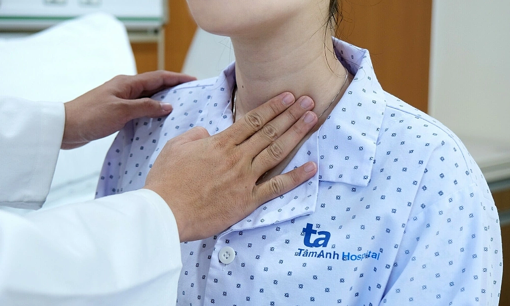 Doctor points out facial changes that warn of thyroid disease