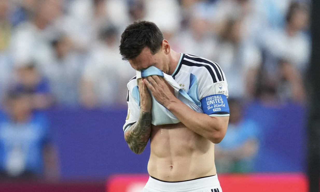 Messi cries at World Cup 'due to father's severe illness'