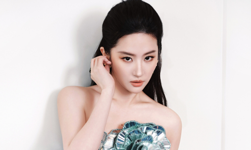 Liu Yifei wears 'glass rose' dress