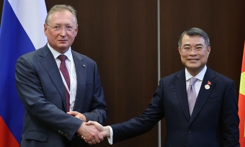 Prime Minister urges Russian corporations to boost oil and gas cooperation with Vietnam