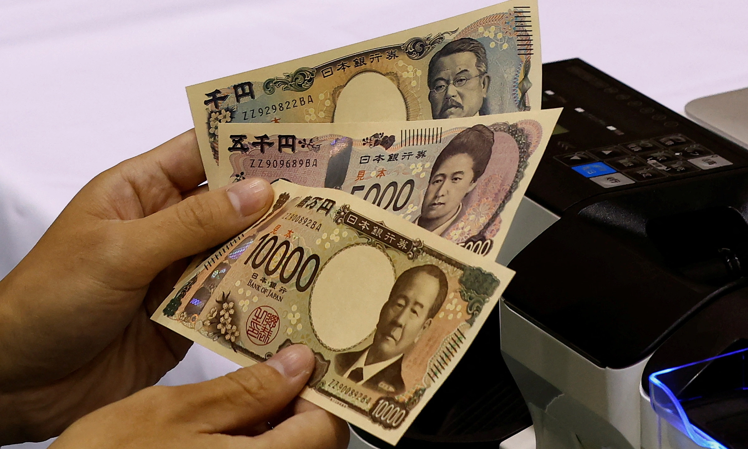 Japanese yen nears 40-year low