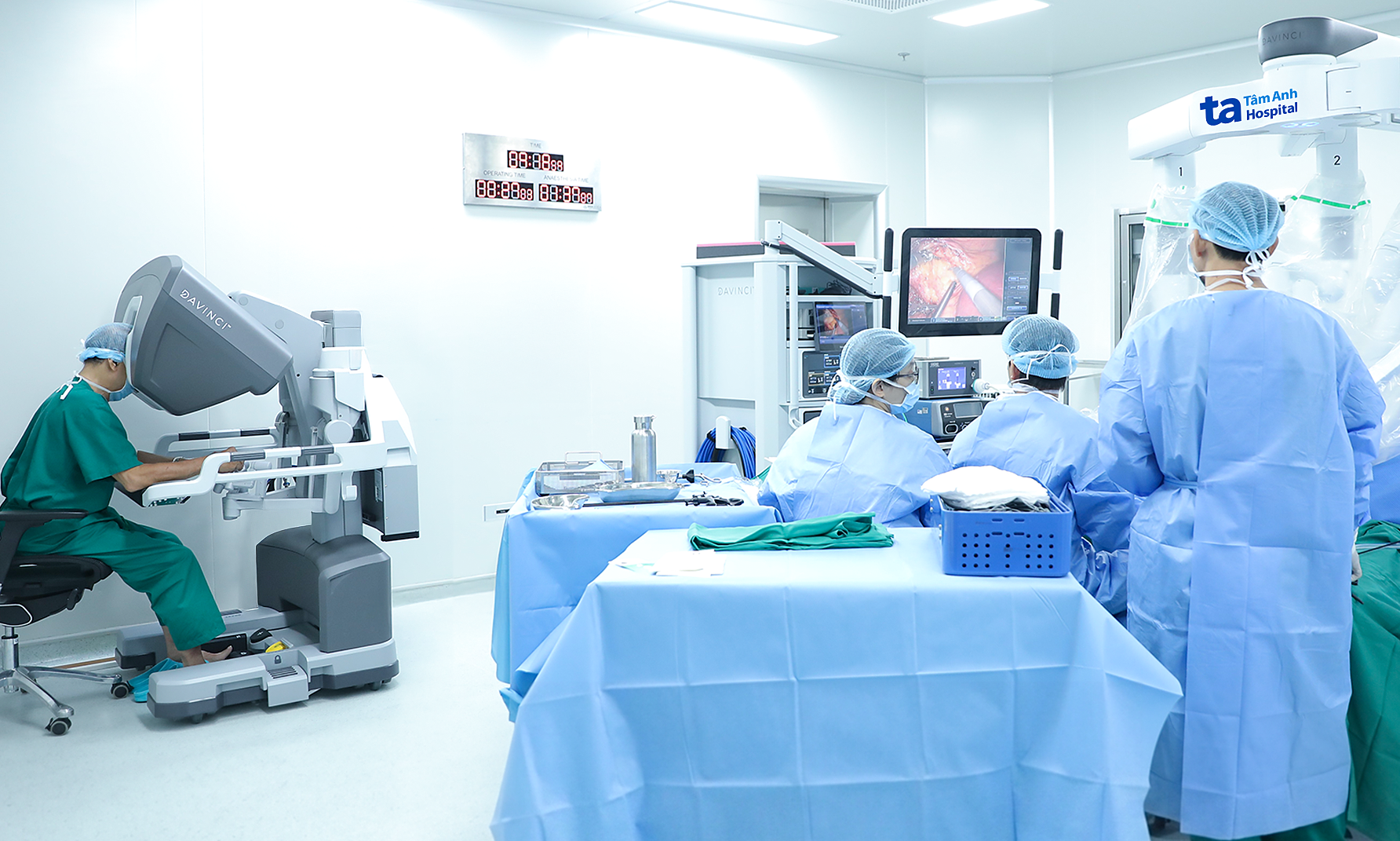 Robot removes kidney tumor hidden by liver and fat