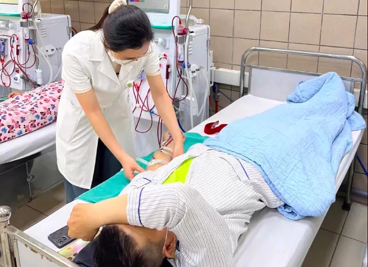 Fast food, sedentary lifestyle damaging kidneys for many Vietnamese