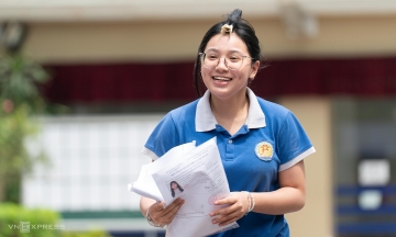 Hanoi announces 10th grade exam results