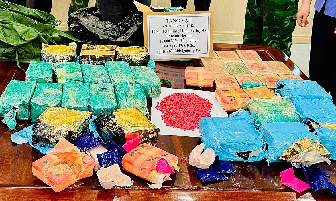27 kg of drugs found in taxi near border
