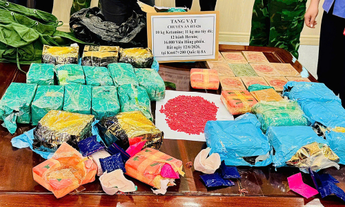 27 kg of drugs found in taxi near border