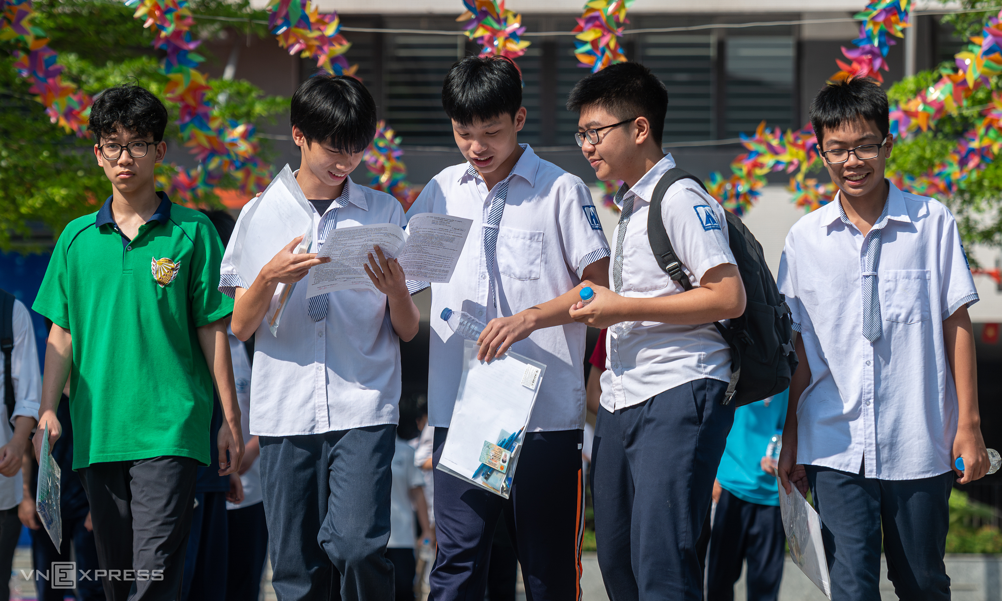 Hanoi's 10th-grade specialized class cut-off scores highest at 43,75/50