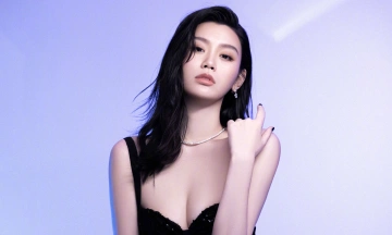 The minimalist fashion of Xi Mengyao