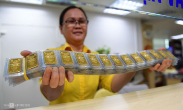 Gold price drops to nearly 147 million dong
