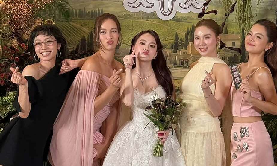 'Chi dep' cast energizes Xuan Nghi's wedding reception