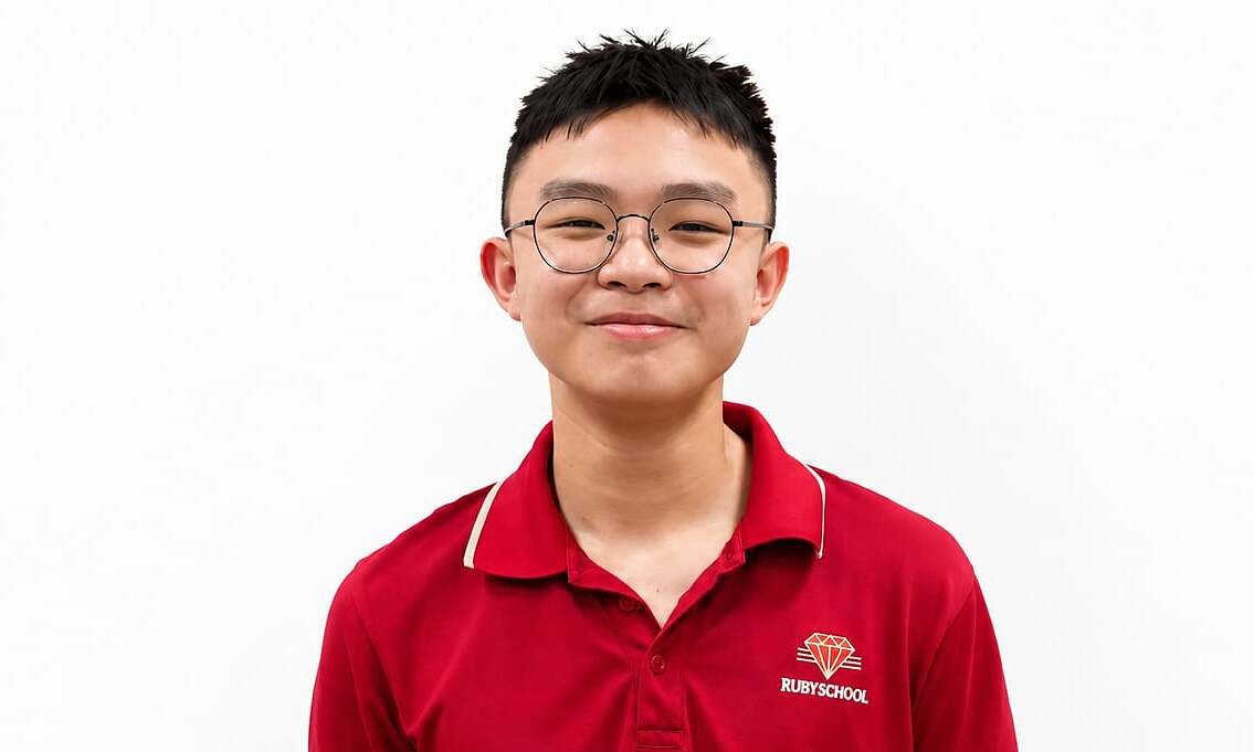 Ho Chi Minh City 10th grade valedictorian achieves two perfect scores